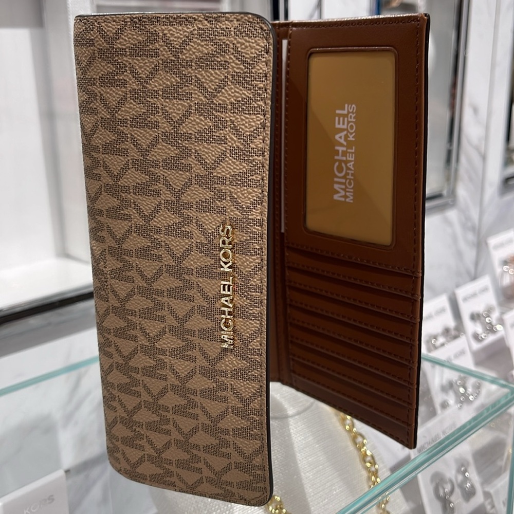 Michael Kors Jet Set Large Logo Trifold Wallet
Camel Multi 
NWT - Picture 11 of 16